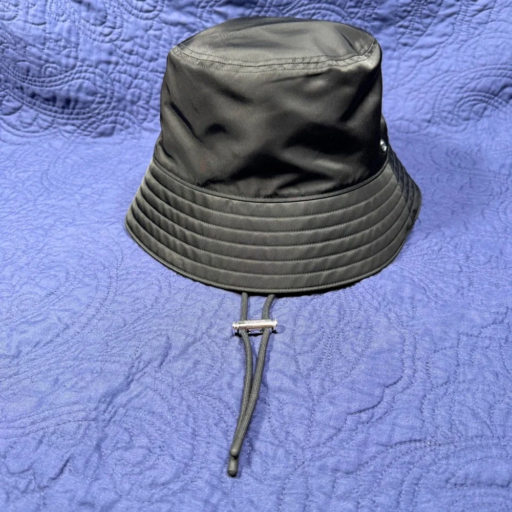 Lululemon Black Wide Brim Bucket Hat with Adjustable Chin Strap M/L EUC